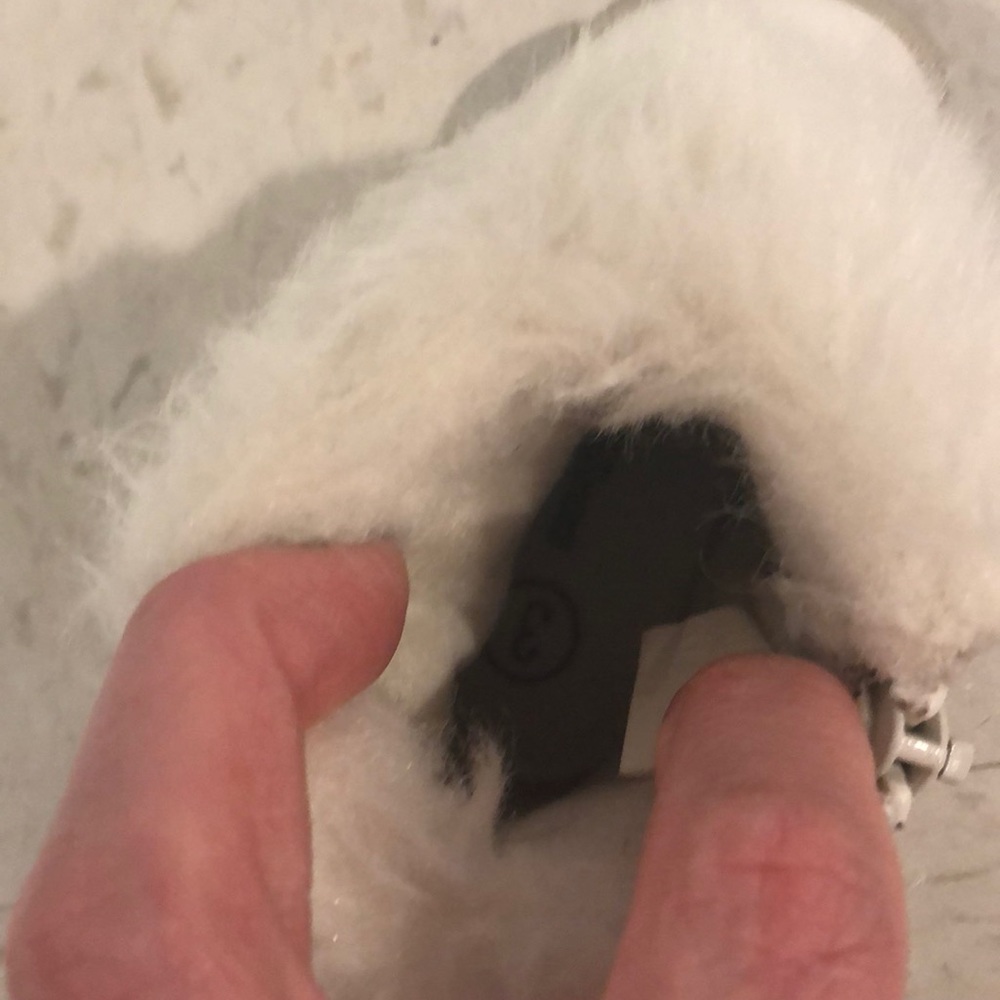 Fuzzy boots - Picture 6 of 7